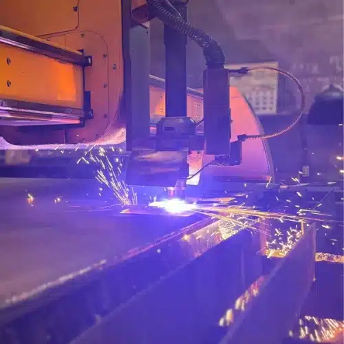 Corte por plasma HD para chapas de gran espesor en Rubí, utilizado en proyectos industriales, calderería y estructuras.
