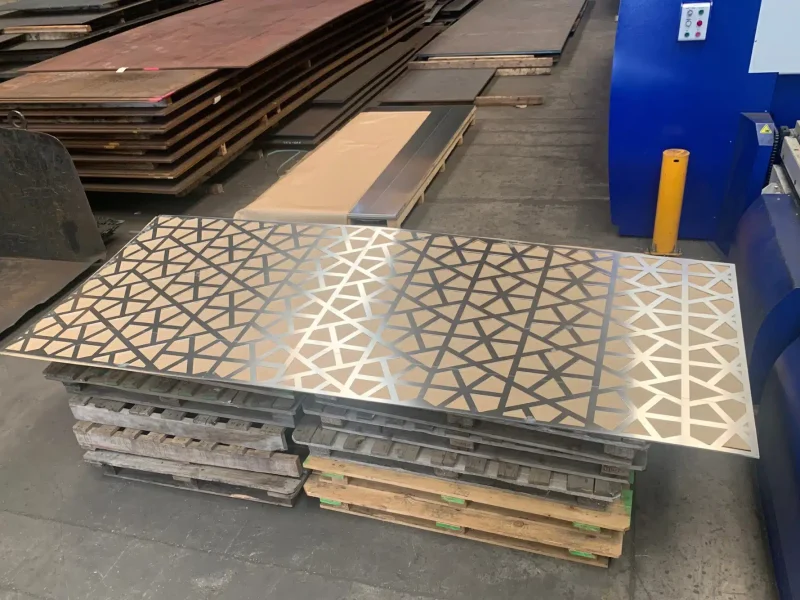 Corte y galvanizado de piezas